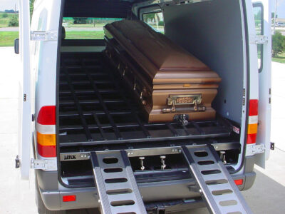 DD4000 with one casket secured on tilted down upper deck